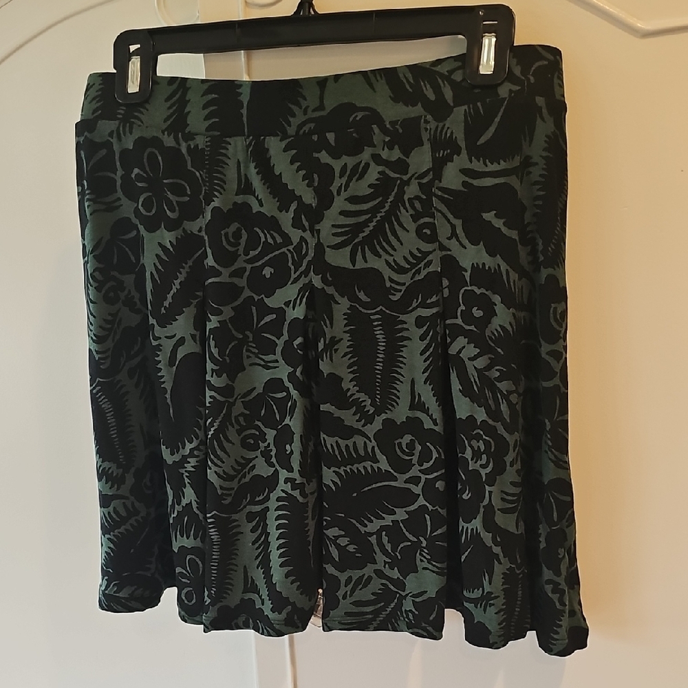 Black and Gray Knee-Length Skater Skirt with Pleats